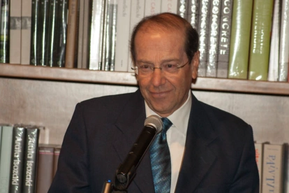 El expresidente de la República, Osvaldo Hurtado, en la presentación de su libro "Dictaduras del siglo XXI"