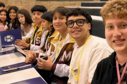 Jóvenes de la UESM completaron dos semanas de instrucción en la Universidad de Aberystwyth.