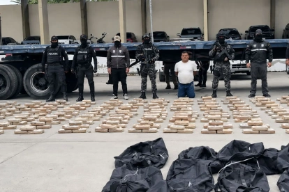 Policía incautó 600 kg de cocaína en Chongón; la droga iba hacia un puerto marítimo.