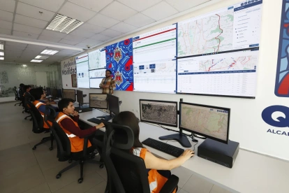 El nuevo centro de monitoreo vigilará recorridos, horarios y velocidad de los buses, mientras transportistas analizan cómo financiar la modernización exigida oficialmente.
