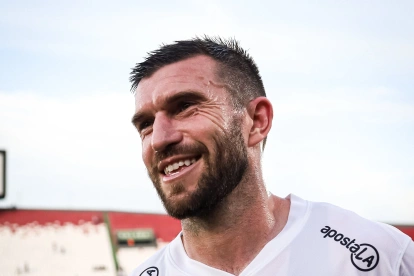 Tim Payne marcó un gol en su debut oficial con Olimpia de Paraguay.