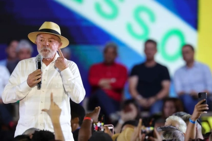 El presidente de Brasil, Luiz Inácio Lula da Silva, reacciona en la convención nacional del Partido de los Trabajadores de Brasil (PT) , en Sao Paulo (Brasil).