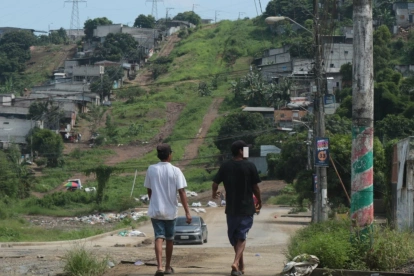 En el noroeste de Guayaquil, las bandas criminales reclutan a jóvenes del mismo barrio.