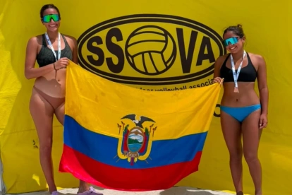 La dupla ecuatoriana Valentina Valenzuela y Gabriella White compite en el circuito SSOVA de Florida.