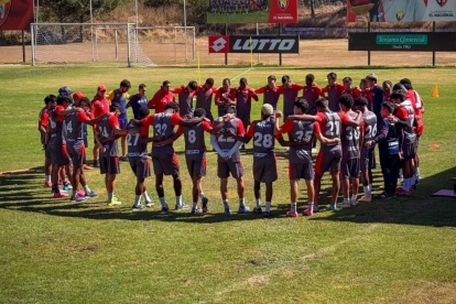 La plantilla de El Nacional durante una sesión de entrenamiento previa a su próximo compromiso oficial.