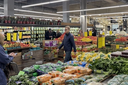 Según la denuncia, los nuevos aranceles aumentarán los precios para consumidores y empresas en todo el país.
