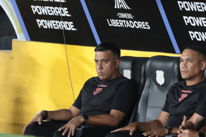 César Farías seguirá dirigiendo a Barcelona SC en la temporada 2027.