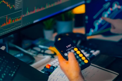 Un plan de trading bien estructurado ayuda a los inversores a gestionar el riesgo, definir estrategias y tomar decisiones con mayor disciplina.