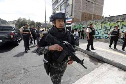 El Gobierno desplegó 2.000 policías, drones y patrulleros para reforzar la seguridad en los nueve distritos del Distrito Metropolitano de Quito.