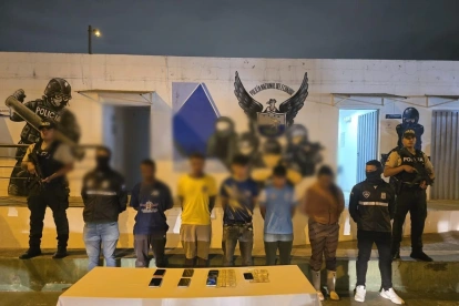 La Policía Nacional decomisó 204 paquetes de presunta marihuana durante un operativo que evitó el ingreso de 100 kilos de droga a Quito.
