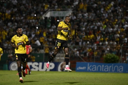 Jhonny Quiñónez hizo el penal de Barcelona SC en Portoviejo.