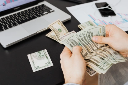 Los usuarios podrán realizar operaciones bancarias mediante canales digitales durante el feriado.