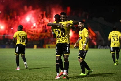 Barcelona SC derrotó a Liga de Portoviejo y avanzó a los cuartos de final de la Copa Ecuador, pero enfrenta una polémica reglamentaria.