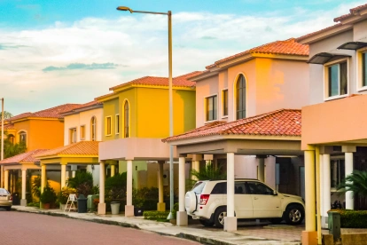 Referencial.Conjunto residencial donde los contratos de arriendo suelen incluir garantías económicas.