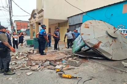 Quiosco abandonado en Guayaquil fue retirado por riesgo a la seguridad