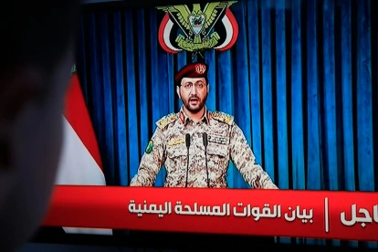El portavoz militar hutí, Yahya Sarea, pronunció un comunicado televisado en Saná, Yemen, el 6 de agosto de 2026.