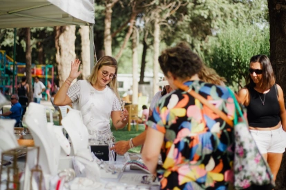 Mujeres con emprendimientos, actividades agrícolas o iniciativas productivas pueden solicitar créditos en BanEcuador para cubrir necesidades de inversión y crecimiento.
