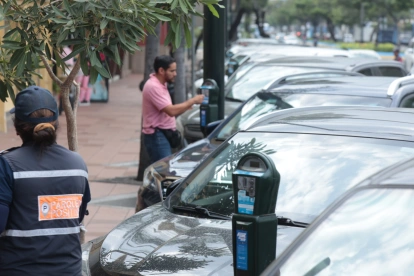 Los parqueos tarifados podrían llegar a más zonas de Guayaquil tras la nueva ordenanza, si esta es aprobada por el Concejo Cantonal.