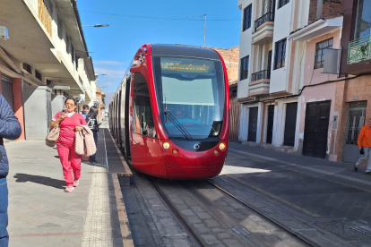 Ocho unidades del tranvía de Cuenca quedaron varadas en el trayecto que cumplia y los usuarios debieron abandonas los vagones.