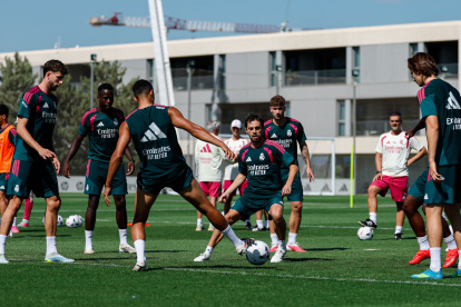 Real Madrid enfrenta a Ferencváros en un amistoso.