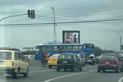 La zona de entrada a Los Gavilanes es una de las más dinámicas y congestionadas de la ciudad de Manta