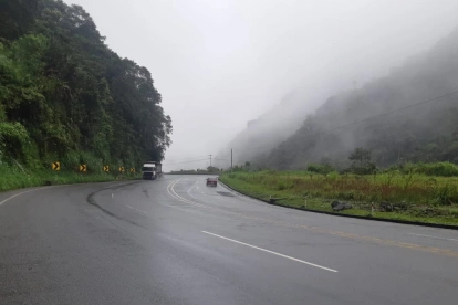 Según la Prefectura de Pichincha, la situación afecta a varios tramos que ya fueron fresados de la vía Mitad del Mundo-Río Blanco.