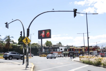 La implementación de las cámaras inteligentes es parte de la modernización semafórica del DMQ. 250 intersecciones se priorizaron.