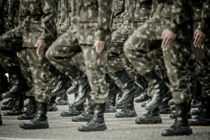 La propuesta de tribunales militares reabre el debate sobre justicia y seguridad en Ecuador.