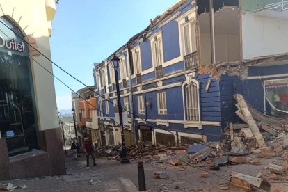 Varios daños en estructuras se registran en Colombia a causa del terremoto de este lunes.