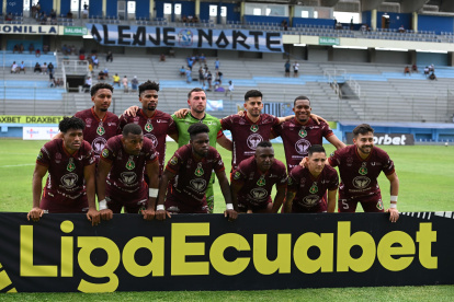 Mushuc Runa juega ante Técnico Universitario.