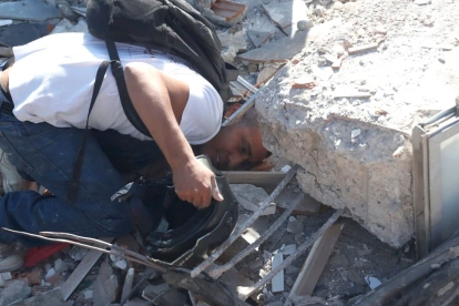 Terremoto en Colombia provoca colapso de edificios y posibles personas atrapadas en Cali.