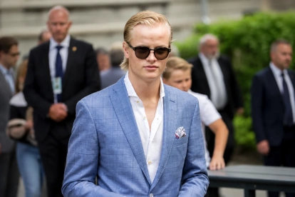Marius Borg Høiby, hijo de la princesa Mette-Marit de Noruega, debe continuar con prisión domiciliaria.