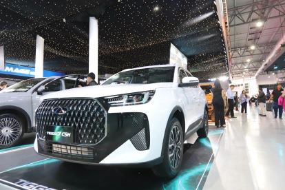 SUV Tiggo 7 exhibido en el stand de Chery durante el Autoshow 2026, en el marco de lanzamientos y promociones de la marca.