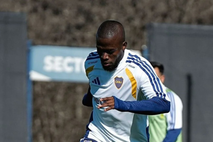 Enner Valencia en su primer entrenamiento con Boca Juniors.