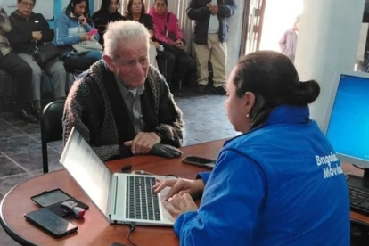 SRI facilita la rebaja del impuesto vehicular para adultos mayores y personas con discapacidad