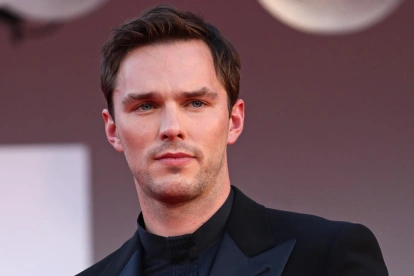 Nicholas Hoult interpretará a Gilderoy Lockhart en la segunda temporada de la serie Harry Potter de HBO.