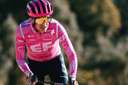 Richard Carapaz corre para el equipo EF Education-First.