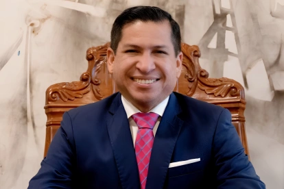 Autoridades locales en medio de la incertidumbre tras la renuncia del alcalde Darío Macas.