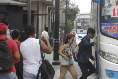 Los usuarios del transporte público esperan que cualquier aumento del pasaje venga acompañado de mejoras en el servicio y mayor seguridad.