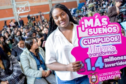 Mujeres estudiantes de institutos públicos podrán postular a la ayuda económica de $482 de Mujeres que Transforman 2026.