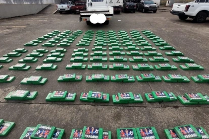 Policías interceptaron un camión sospechoso durante un operativo antidrogas cerca de Tulcán.