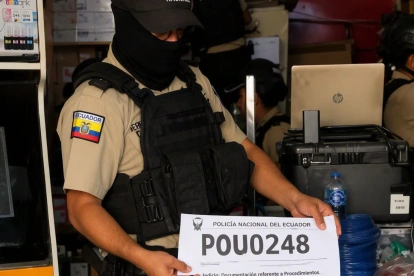 150 policías allanaron San Roque el 13 de agosto y hallaron pasaportes y placas bajo investigación.