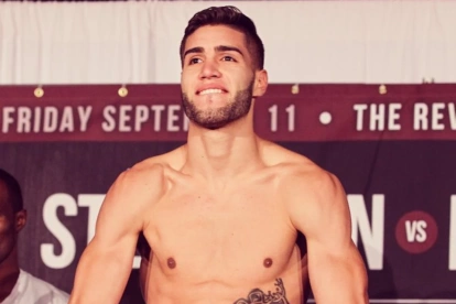 Prichard Colón durante su etapa como boxeador profesional, cuando construía una prometedora carrera sobre el ring.