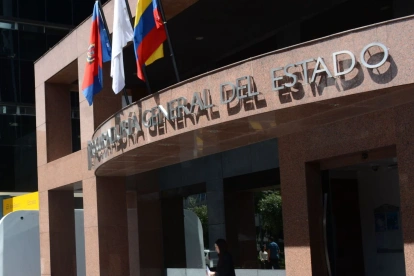 La Procuraduría contestó que “…la norma posterior se impone a la anterior [y que por tanto] la Superintendencia de Bancos está facultada para autorizar la emisión de obligaciones de corto plazo o papel comercial por parte de entidades bancarias privadas”
