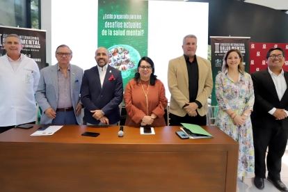 Directivos de la UEES y del Hospital de Salud Mental participaron en el encuentro para abordar los retos actuales de la salud mental.