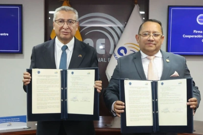 Convenio. La firma del convenio se realizó en las instalaciones del CNE.