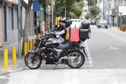 Se busca establecer un mecanismo único, digital y gratuito para identificar a las personas que prestan servicios de delivery.