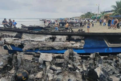 Las embarcaciones quedaron destrozadas en Manta