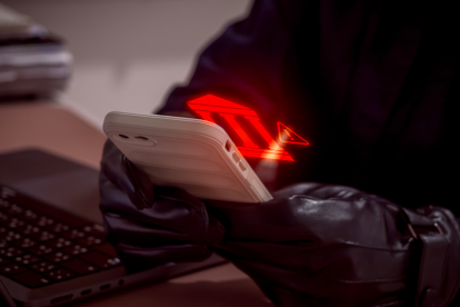Apple ha enviado una nueva tanda de notificaciones a los clientes que sospecha que han sido víctimas de software espía capaz de hackear sus dispositivos.