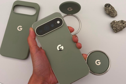 Google presenta el Pixel Tag junto a sus accesorios, diseñado para localizar objetos y también el teléfono.